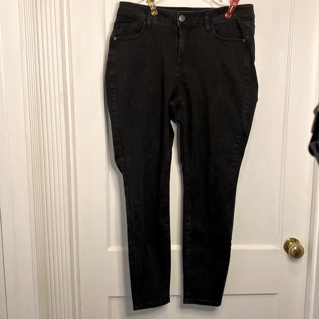 Black Venezia Skinny Jeans